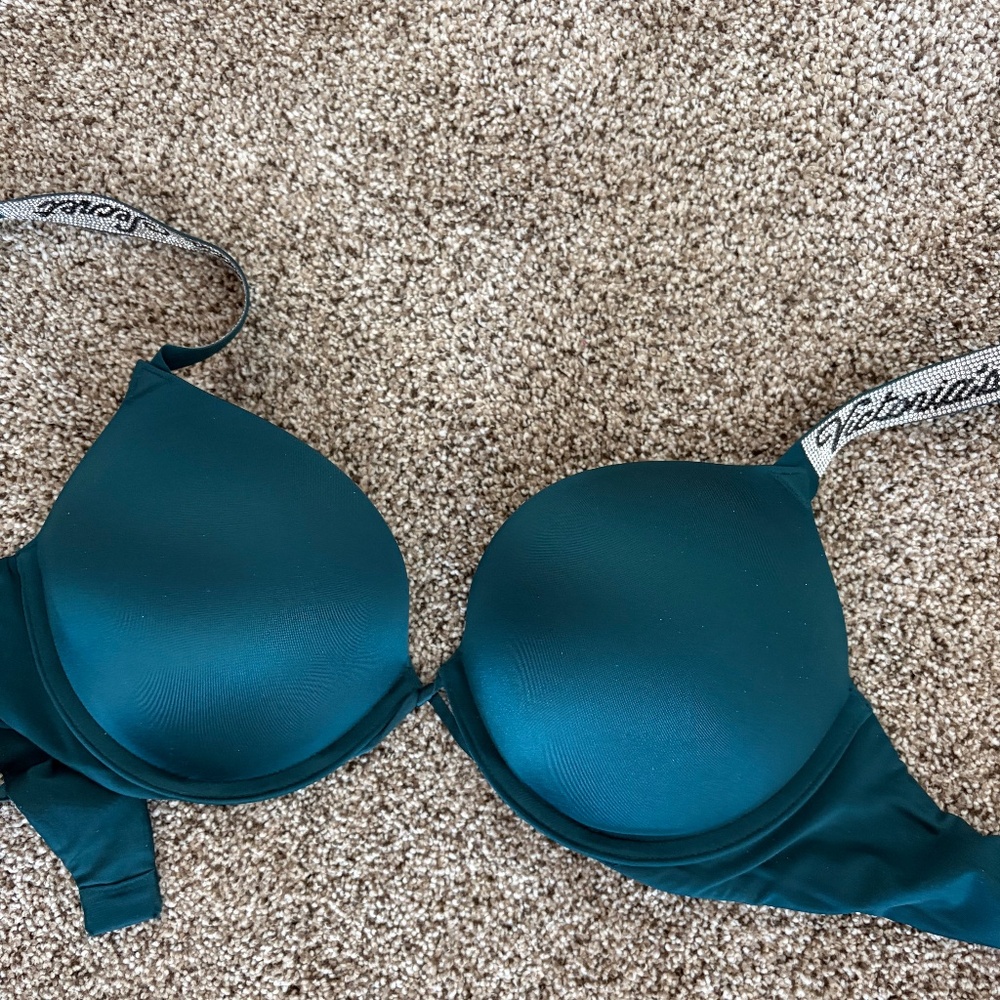 Victoria’s Secret bombshell